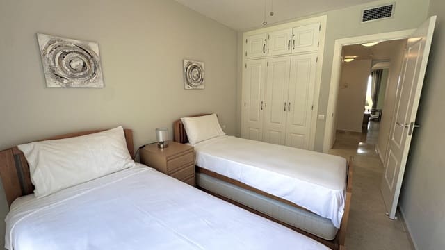 2 makuuhuone Huoneisto myytävänä paikassa La Duquesa / Puerto de la Duquesa, Manilva mukana uima-altaan 
autotalli - 249 000 € (Ref: 9301728)