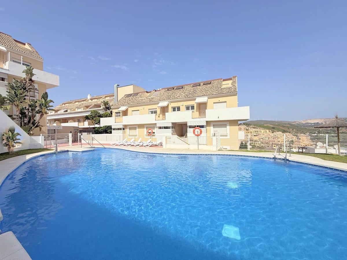 2 makuuhuone Huoneisto myytävänä paikassa La Duquesa / Puerto de la Duquesa mukana uima-altaan - 245 000 € (Ref: 9301907)