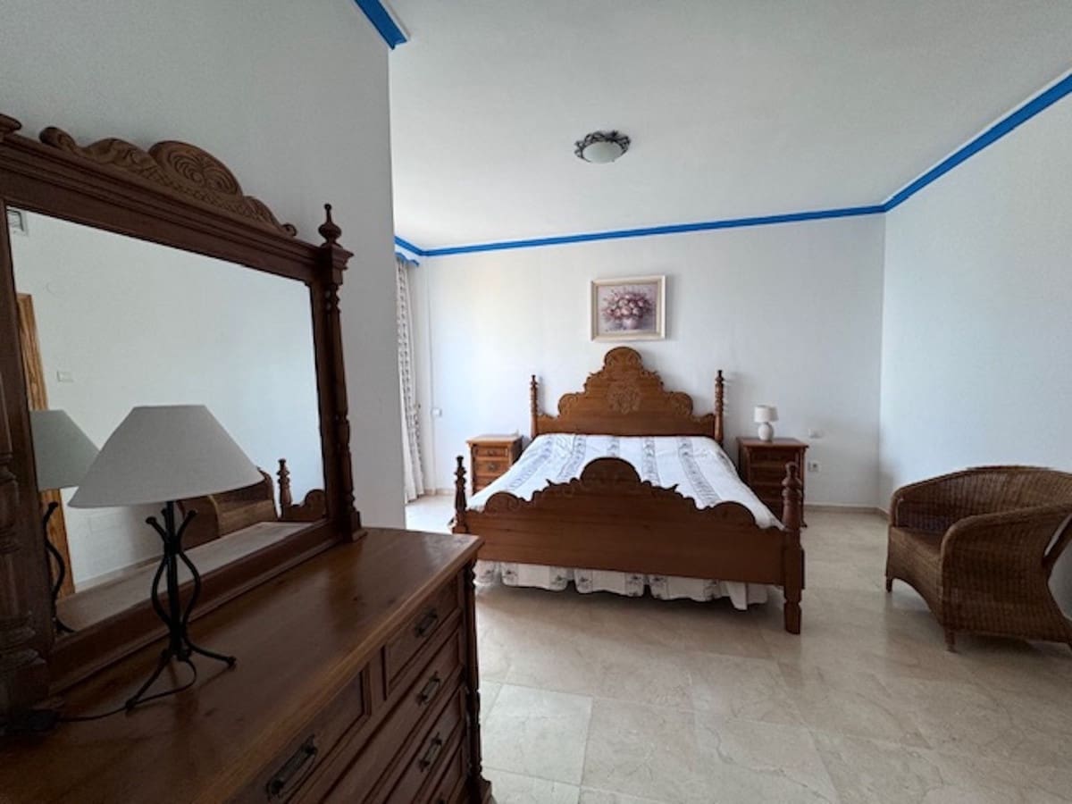 5 soveværelse Byhus til salg i San Pedro de Alcantara med swimmingpool - € 660.000 (Ref: 9309326)