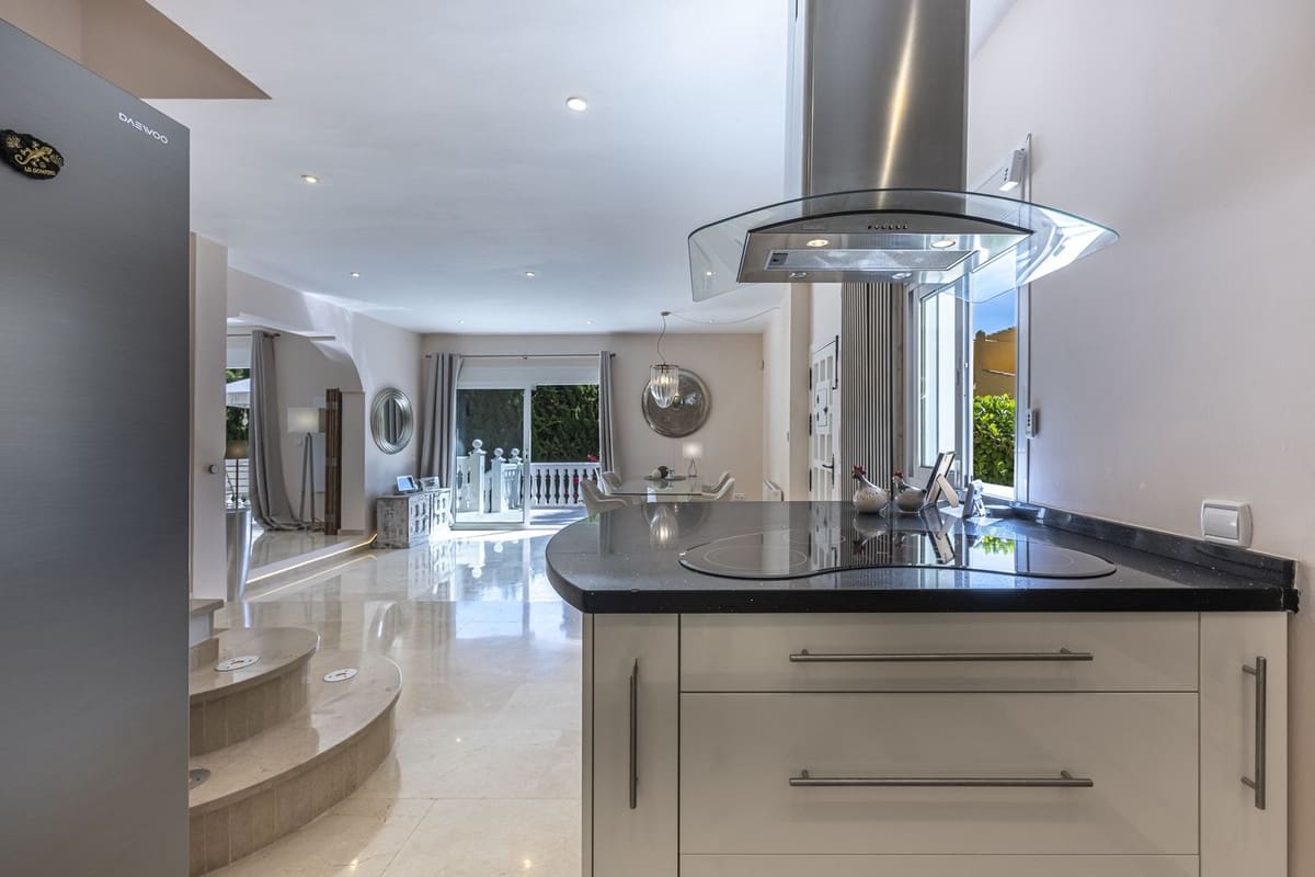 4 camera da letto Villa in vendita in Calahonda con piscina garage - 1.100.000 € (Rif: 9311424)