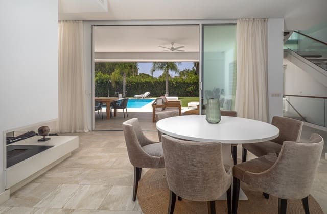 4 sypialnia Willa na sprzedaż w Guadalmina Baja, Marbella z basenem garażem - 2 650 000 € (Ref: 9311427)