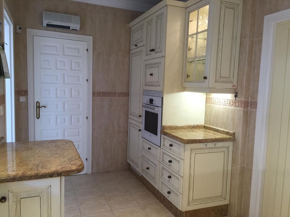 4 chambre Villa/Maison à vendre à El Paraiso avec piscine garage - 1 600 000 € (Ref: 9311429)