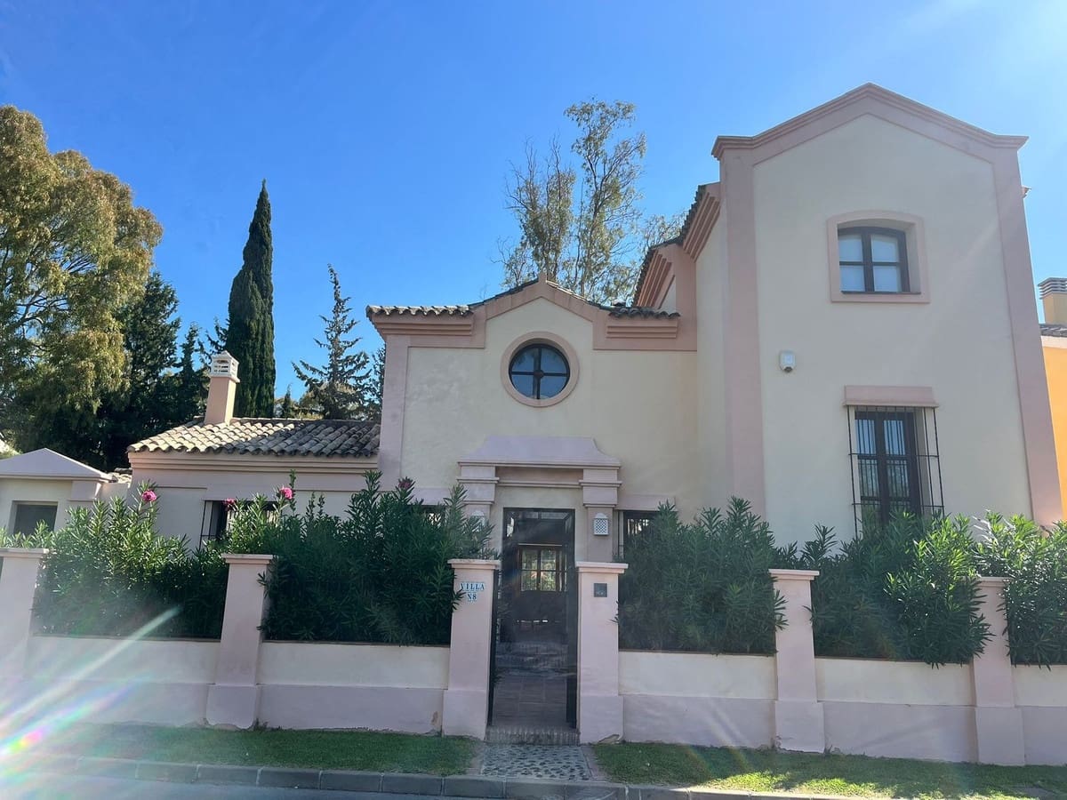 5 soverom Villa til salgs i Guadalmina med svømmebasseng garasje - € 1 575 000 (Ref: 9311430)