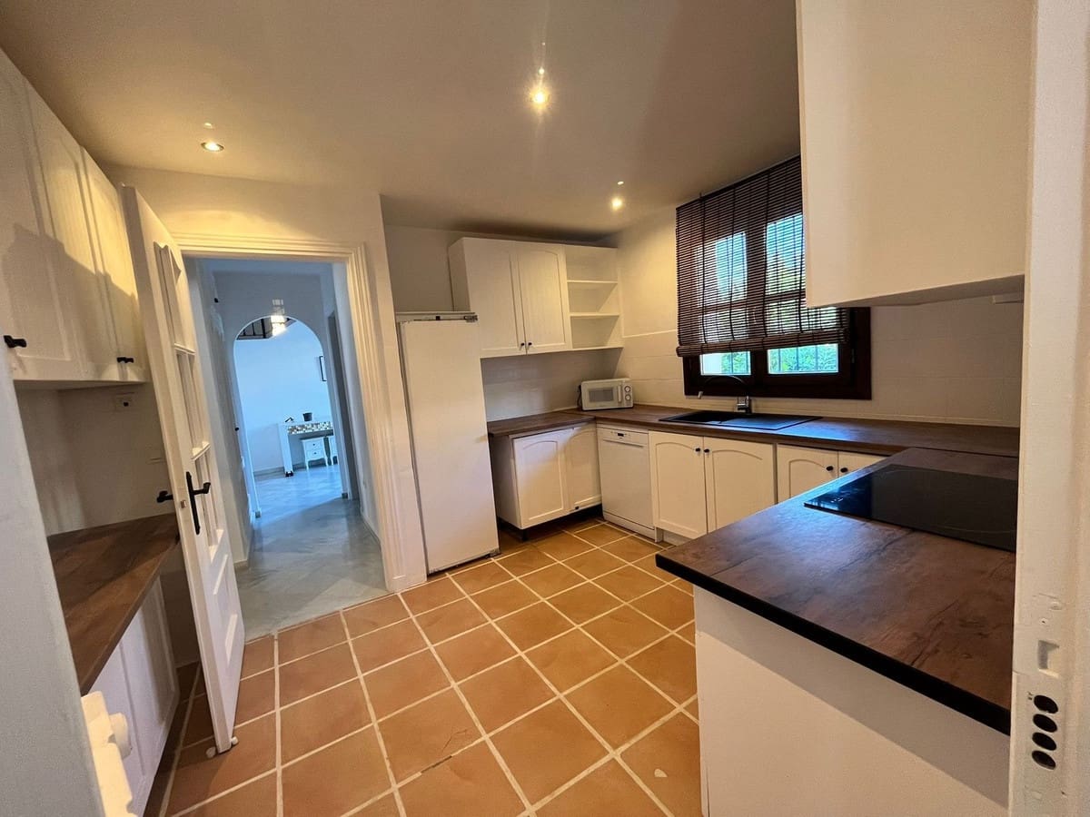 5 soverom Villa til salgs i Guadalmina med svømmebasseng garasje - € 1 575 000 (Ref: 9311430)