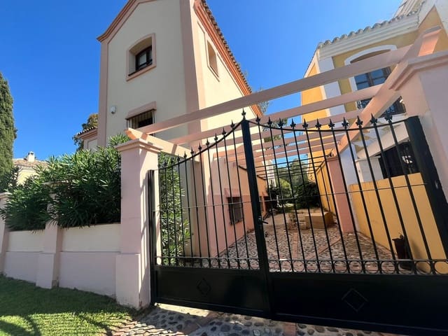 5 soverom Villa til salgs i Guadalmina, Marbella med svømmebasseng garasje - € 1 575 000 (Ref: 9311430)
