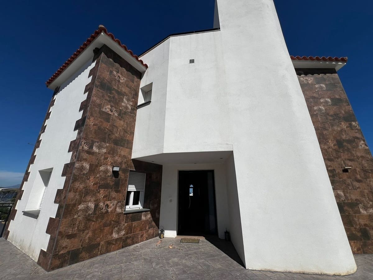 4 quarto Moradia para venda em Estepona com piscina garagem - 1 250 000 € (Ref: 9311431)