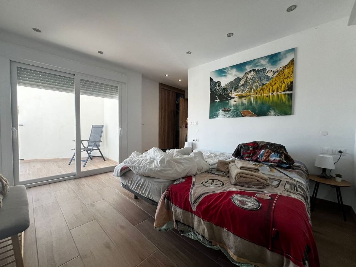 4 quarto Moradia para venda em Estepona com piscina garagem - 1 250 000 € (Ref: 9311431)