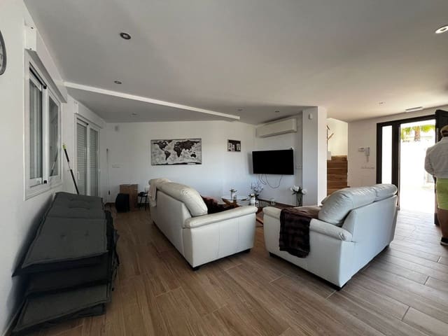 4 quarto Moradia para venda em Estepona com piscina garagem - 1 250 000 € (Ref: 9311431)