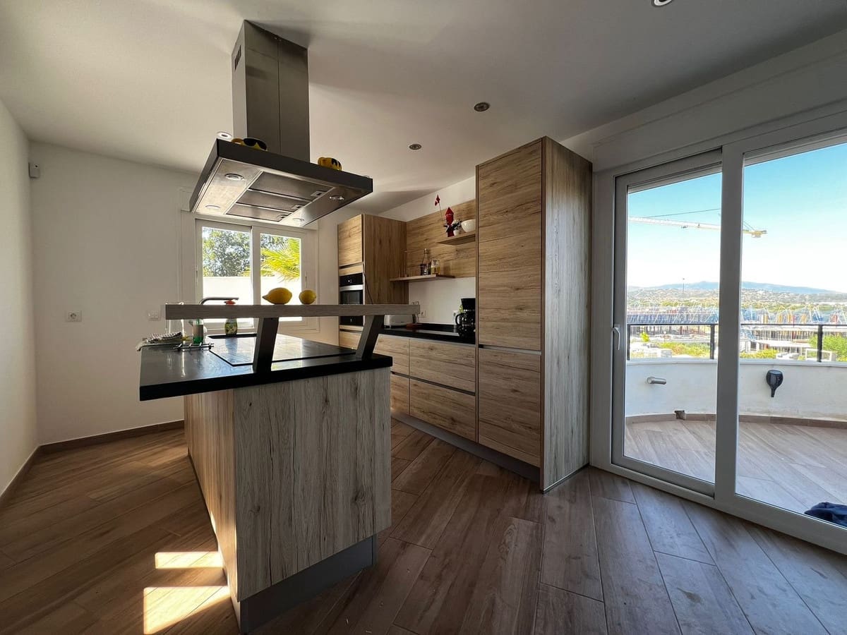 4 quarto Moradia para venda em Estepona com piscina garagem - 1 250 000 € (Ref: 9311431)