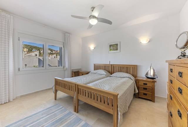 3 chambre Villa/Maison à vendre à La Duquesa / Puerto de la Duquesa, Manilva avec piscine - 475 000 € (Ref: 9311432)