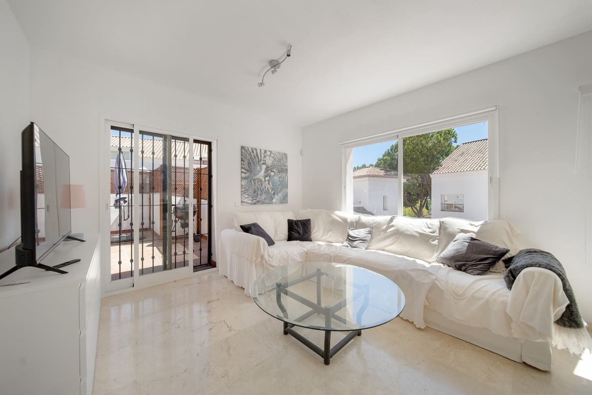 3 bedroom Penthouse for sale in Nueva Andalucia with pool garage - € 750,000 (Ref: 9325588)