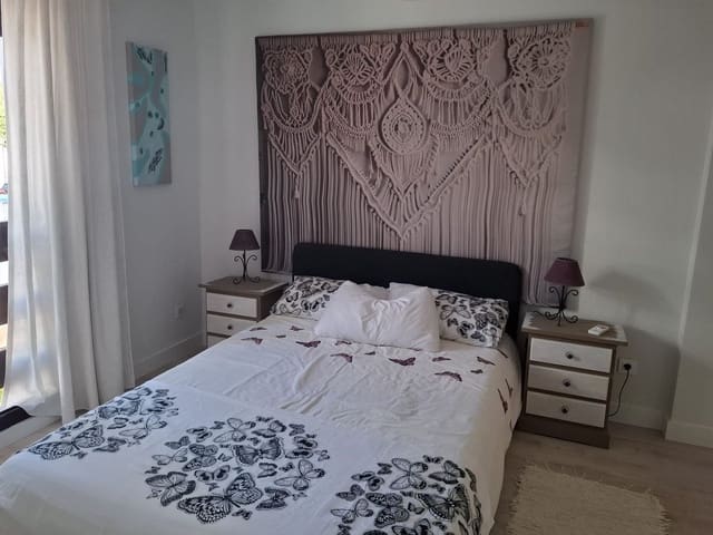 3 makuuhuone Huoneisto myytävänä paikassa Nueva Andalucia, Marbella mukana uima-altaan 
autotalli - 695 000 € (Ref: 9325589)