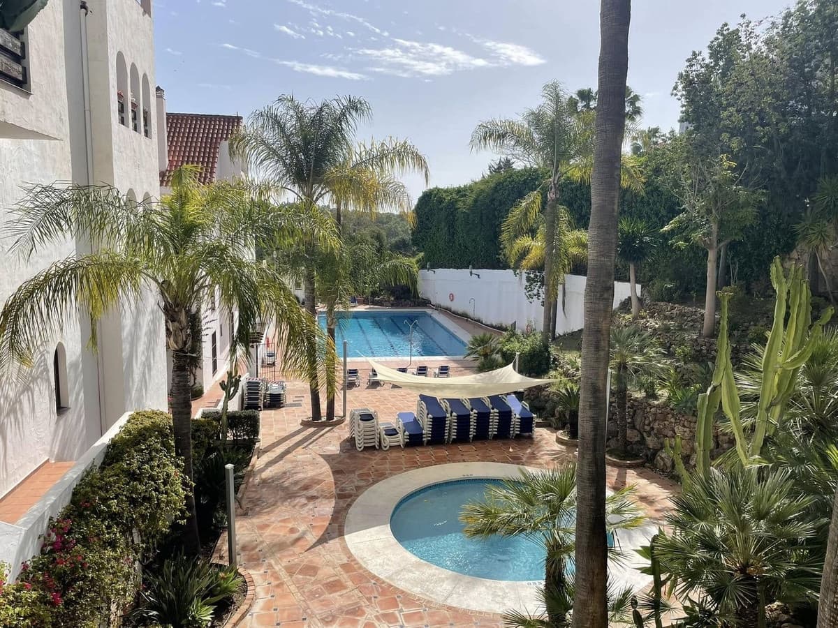 3 makuuhuone Huoneisto myytävänä paikassa Nueva Andalucia mukana uima-altaan 
autotalli - 695 000 € (Ref: 9325589)