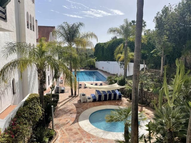 3 makuuhuone Huoneisto myytävänä paikassa Nueva Andalucia, Marbella mukana uima-altaan 
autotalli - 695 000 € (Ref: 9325589)