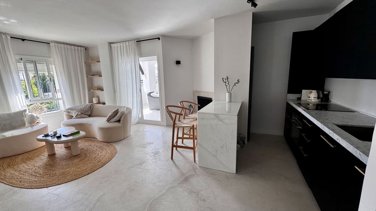 3 makuuhuone Huoneisto myytävänä paikassa Nueva Andalucia mukana uima-altaan - 649 000 € (Ref: 9325590)