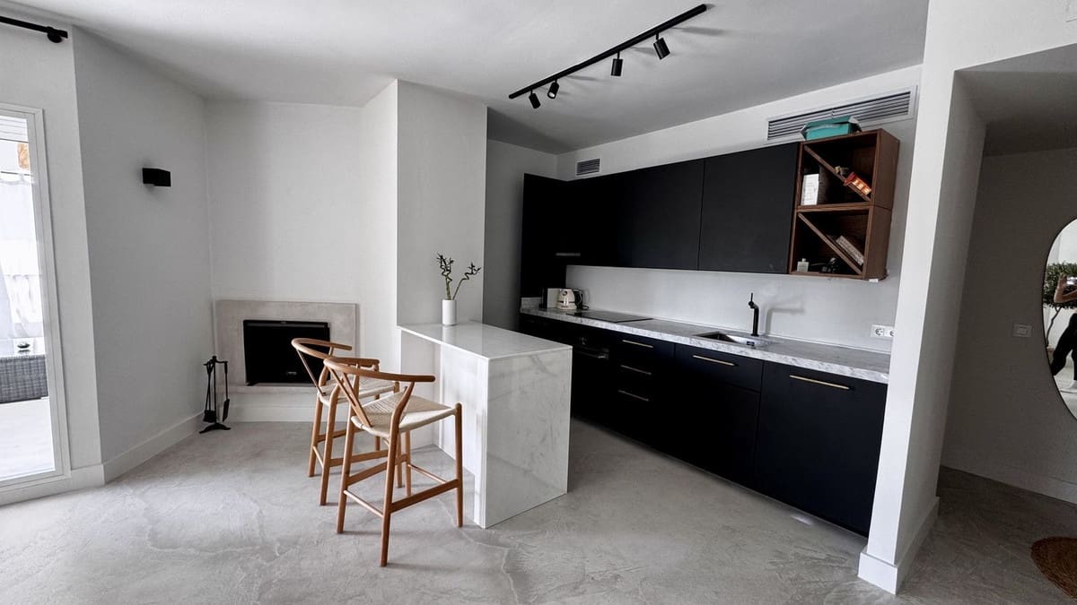 3 makuuhuone Huoneisto myytävänä paikassa Nueva Andalucia mukana uima-altaan - 649 000 € (Ref: 9325590)