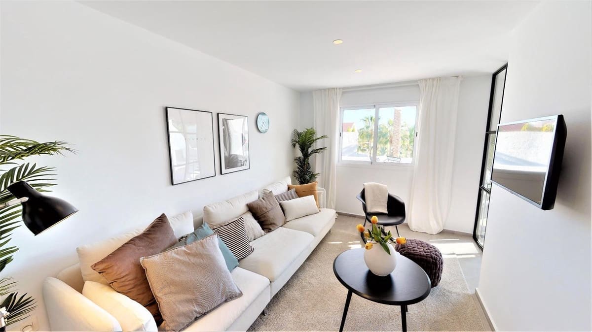 3 soverom Leilighet til salgs i Nueva Andalucia med svømmebasseng garasje - € 649 000 (Ref: 9325591)