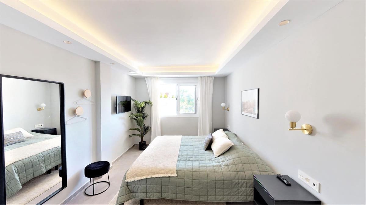 3 soverom Leilighet til salgs i Nueva Andalucia med svømmebasseng garasje - € 649 000 (Ref: 9325591)