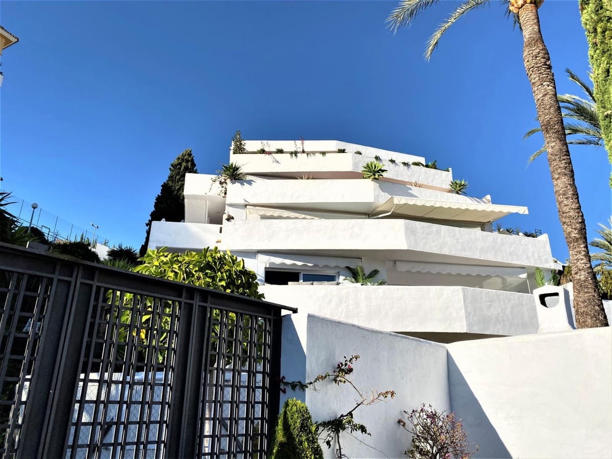 3 soverom Leilighet til salgs i Nueva Andalucia med svømmebasseng garasje - € 649 000 (Ref: 9325591)