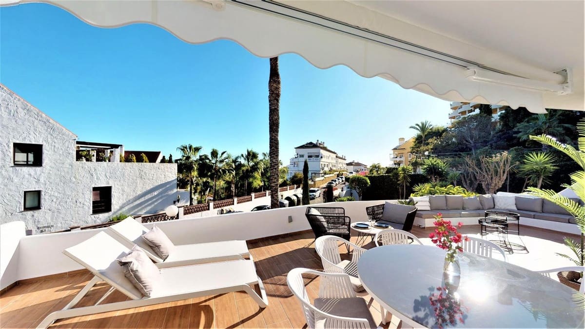 3 soverom Leilighet til salgs i Nueva Andalucia med svømmebasseng garasje - € 649 000 (Ref: 9325591)