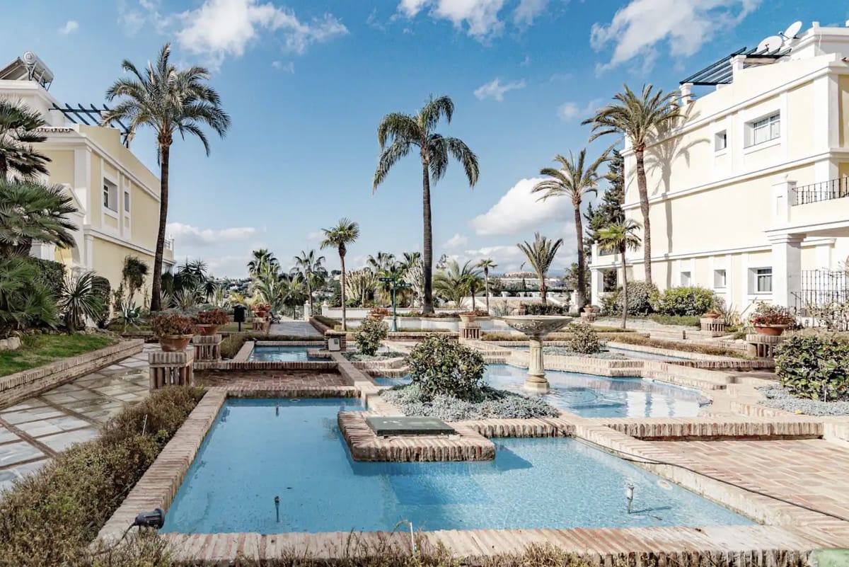 3 bedroom Penthouse for sale in Nueva Andalucia with pool - € 750,000 (Ref: 9327017)