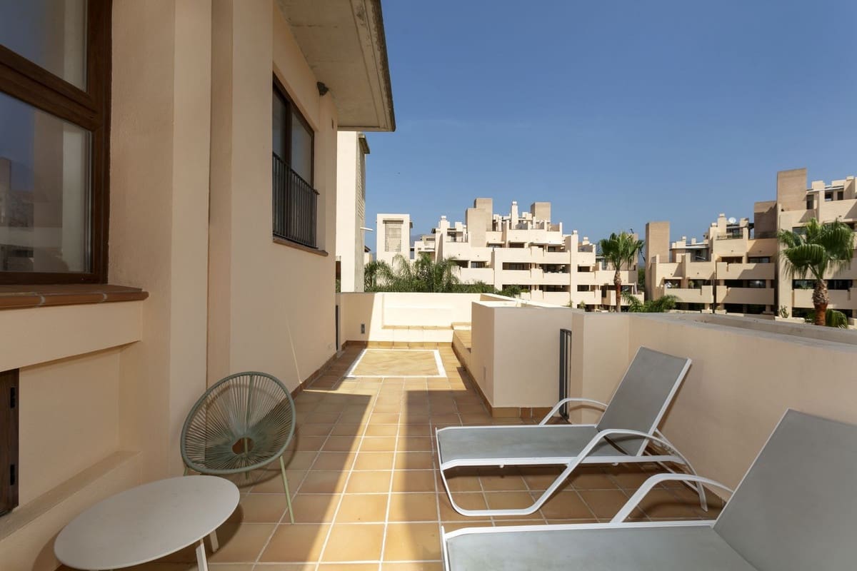 3 quarto Penthouse para venda em Estepona com piscina garagem - 1 100 000 € (Ref: 9340408)