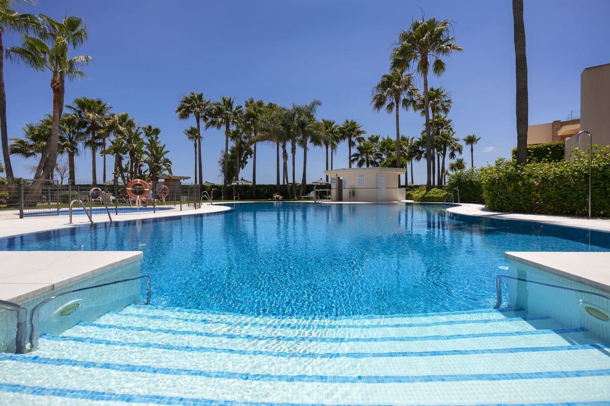 3 quarto Penthouse para venda em Estepona com piscina garagem - 1 100 000 € (Ref: 9340408)