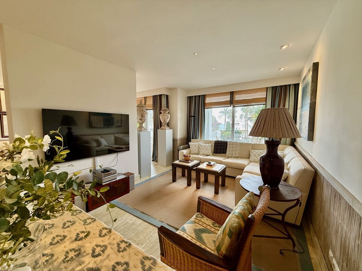 3 quarto Penthouse para venda em Estepona com piscina - 1 600 000 € (Ref: 9340409)