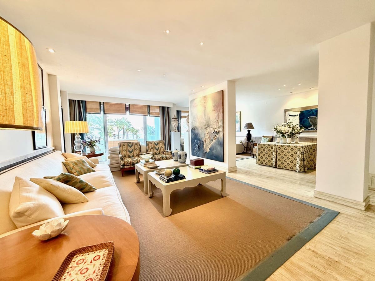 3 quarto Penthouse para venda em Estepona com piscina - 1 600 000 € (Ref: 9340409)