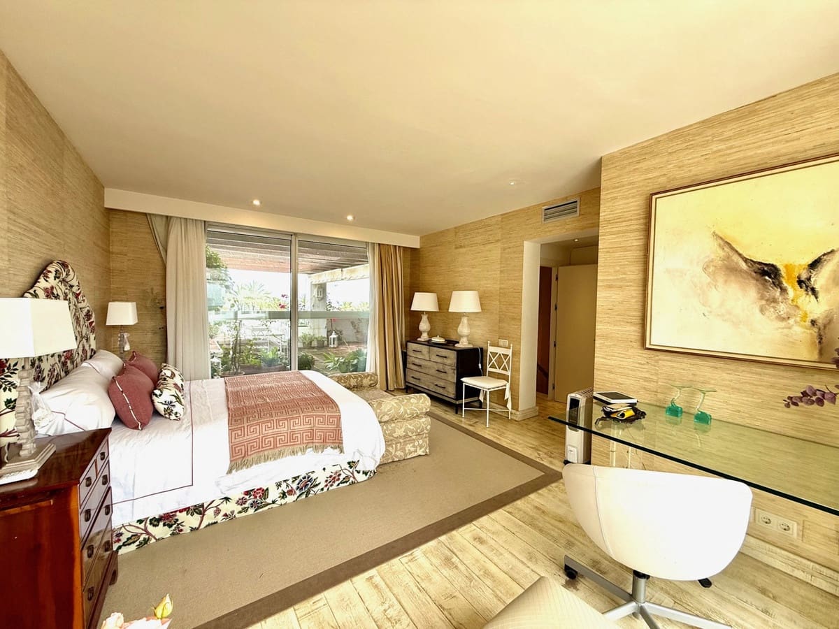 3 quarto Penthouse para venda em Estepona com piscina - 1 600 000 € (Ref: 9340409)