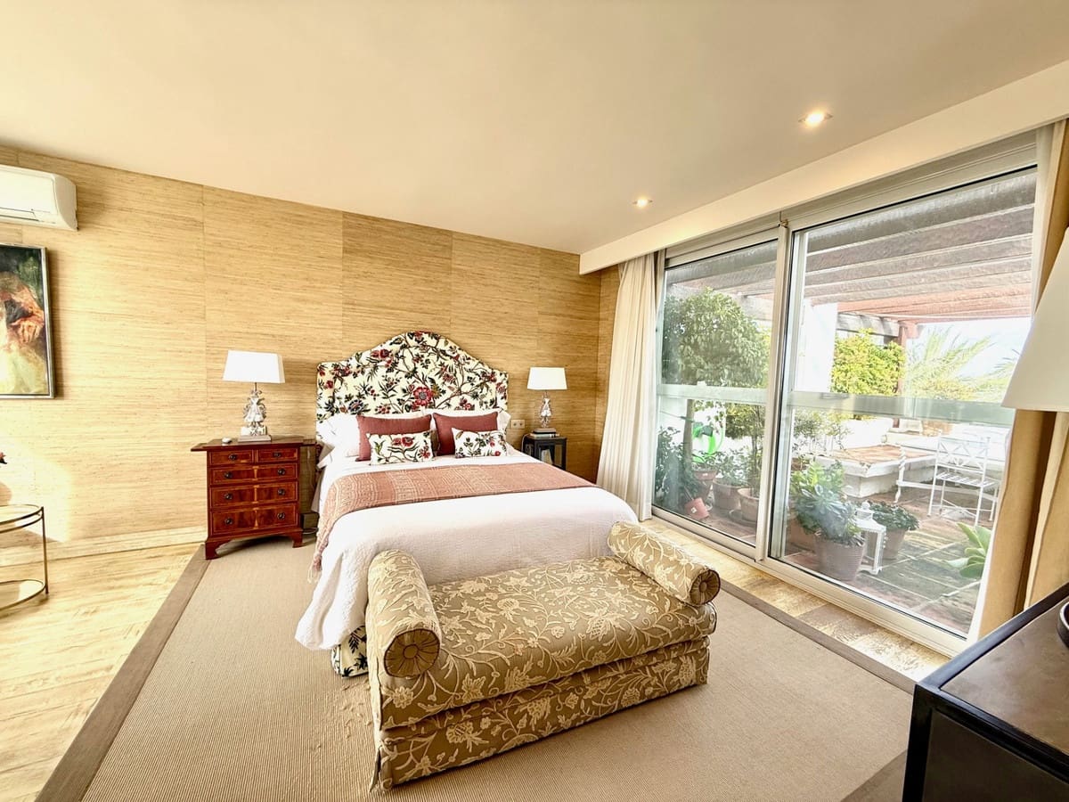 3 quarto Penthouse para venda em Estepona com piscina - 1 600 000 € (Ref: 9340409)