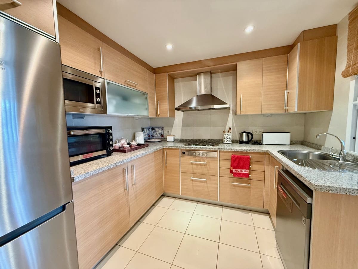 3 quarto Penthouse para venda em Estepona com piscina - 1 600 000 € (Ref: 9340409)