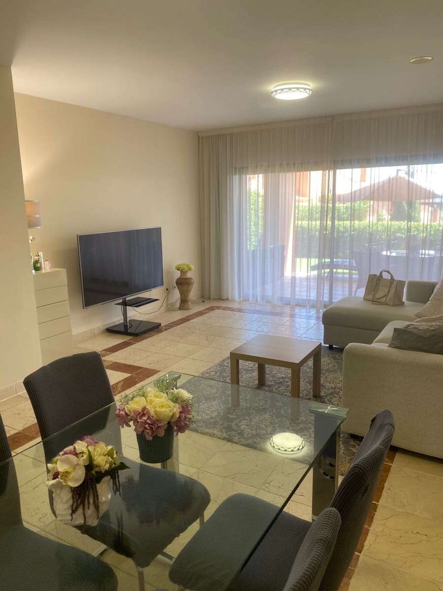 2 soveværelse Lejlighed til salg i La Atalaya med swimmingpool garage - € 449.000 (Ref: 9341406)