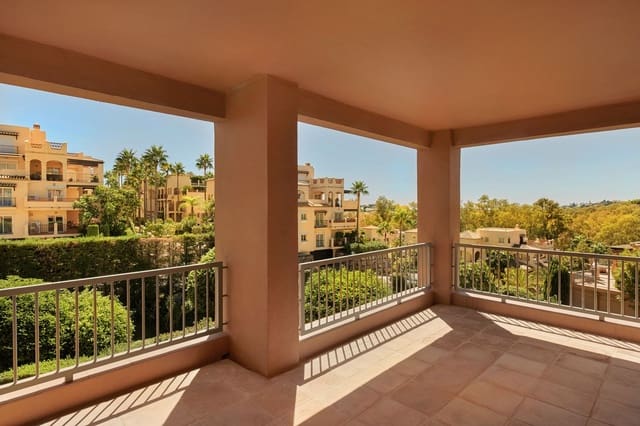 2 soverom Leilighet til salgs i El Paraiso, Estepona med svømmebasseng garasje - € 495 000 (Ref: 9341409)