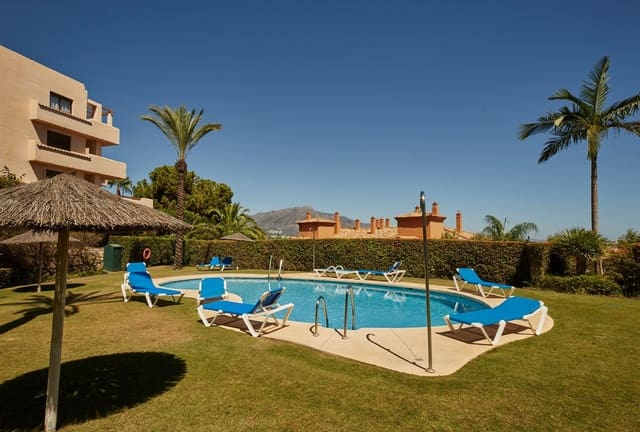 2 soverom Leilighet til salgs i El Paraiso, Estepona med svømmebasseng garasje - € 495 000 (Ref: 9341409)