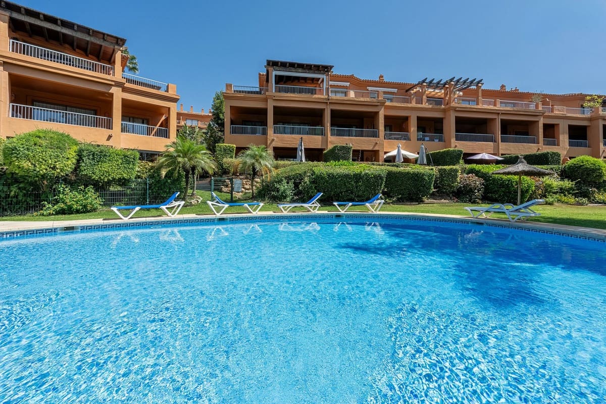 2 soverom Leilighet til salgs i Benahavis med svømmebasseng garasje - € 559 000 (Ref: 9341561)