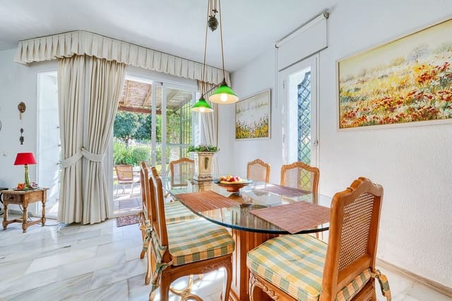 4 makuuhuone Huvila myytävänä paikassa Nueva Andalucia, Marbella mukana uima-altaan 
autotalli - 2 395 000 € (Ref: 9343731)