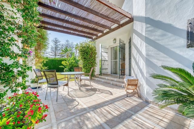 4 makuuhuone Huvila myytävänä paikassa Nueva Andalucia, Marbella mukana uima-altaan 
autotalli - 2 395 000 € (Ref: 9343731)