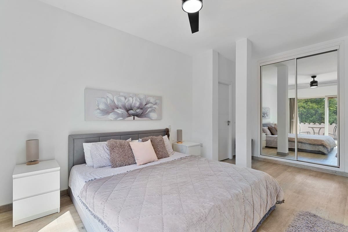 5 slaapkamer Villa te koop in Nueva Andalucia met zwembad garage - € 1.250.000 (Ref: 9343732)