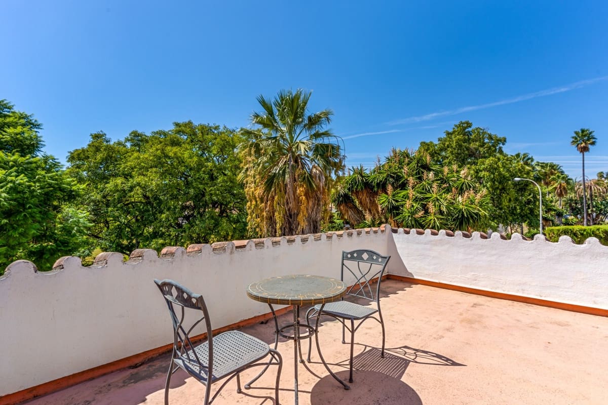 5 slaapkamer Villa te koop in Nueva Andalucia met zwembad garage - € 1.250.000 (Ref: 9343732)