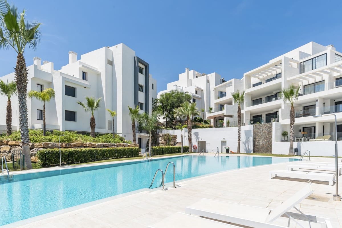2 soveværelse Lejlighed til salg i Estepona med swimmingpool garage - € 495.000 (Ref: 9343912)