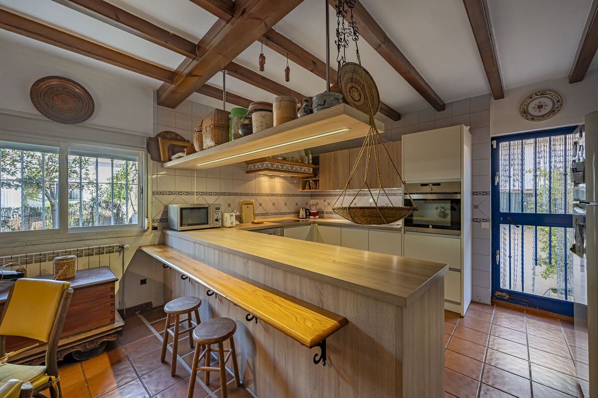 4 quarto Moradia para venda em Estepona com piscina garagem - 2 495 000 € (Ref: 9343913)