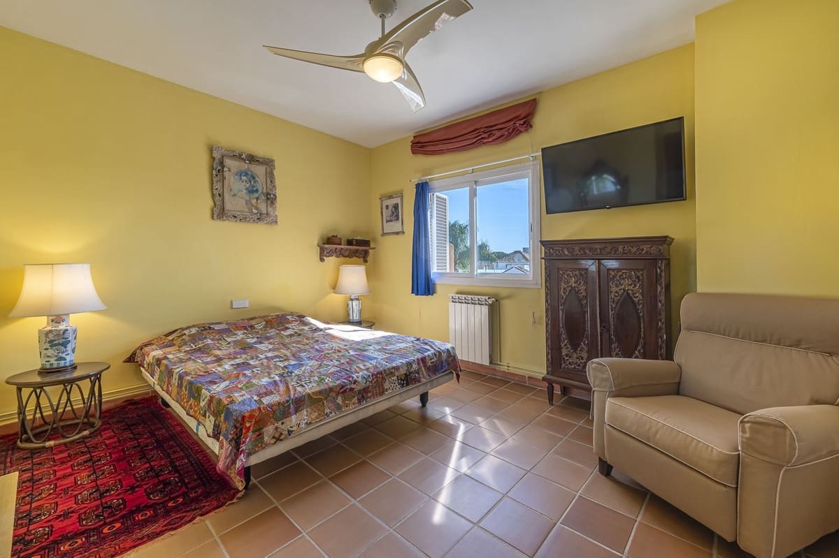 4 quarto Moradia para venda em Estepona com piscina garagem - 2 495 000 € (Ref: 9343913)