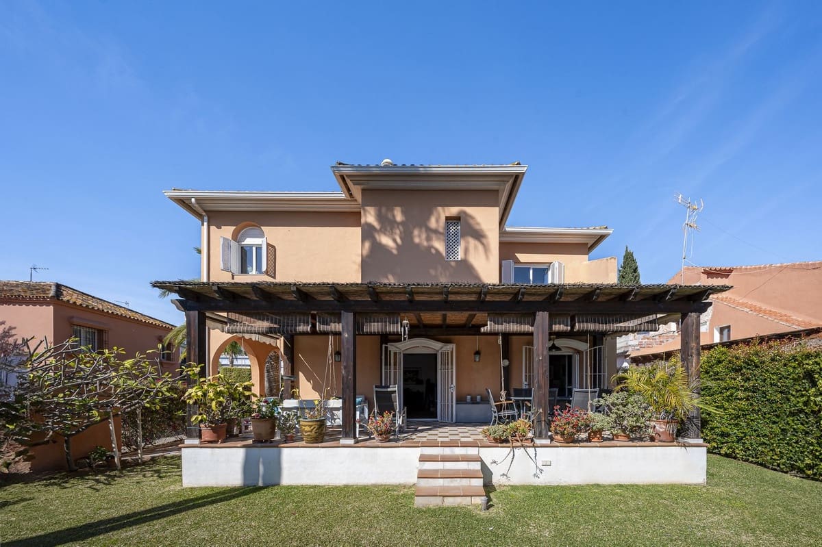 4 quarto Moradia para venda em Estepona com piscina garagem - 2 495 000 € (Ref: 9343913)