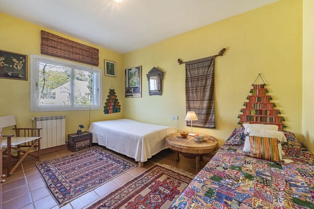 4 quarto Moradia para venda em Estepona com piscina garagem - 2 495 000 € (Ref: 9343913)