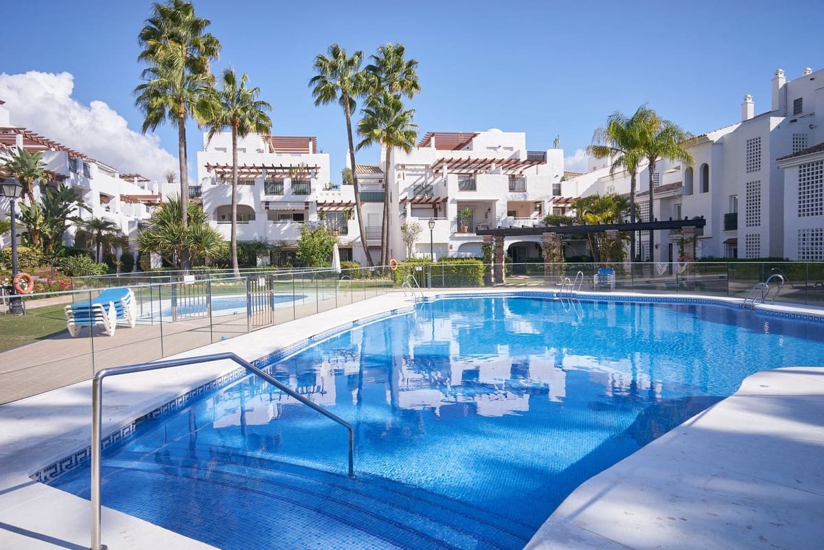 3 soveværelse Lejlighed til salg i San Pedro de Alcantara med swimmingpool garage - € 745.000 (Ref: 9344046)
