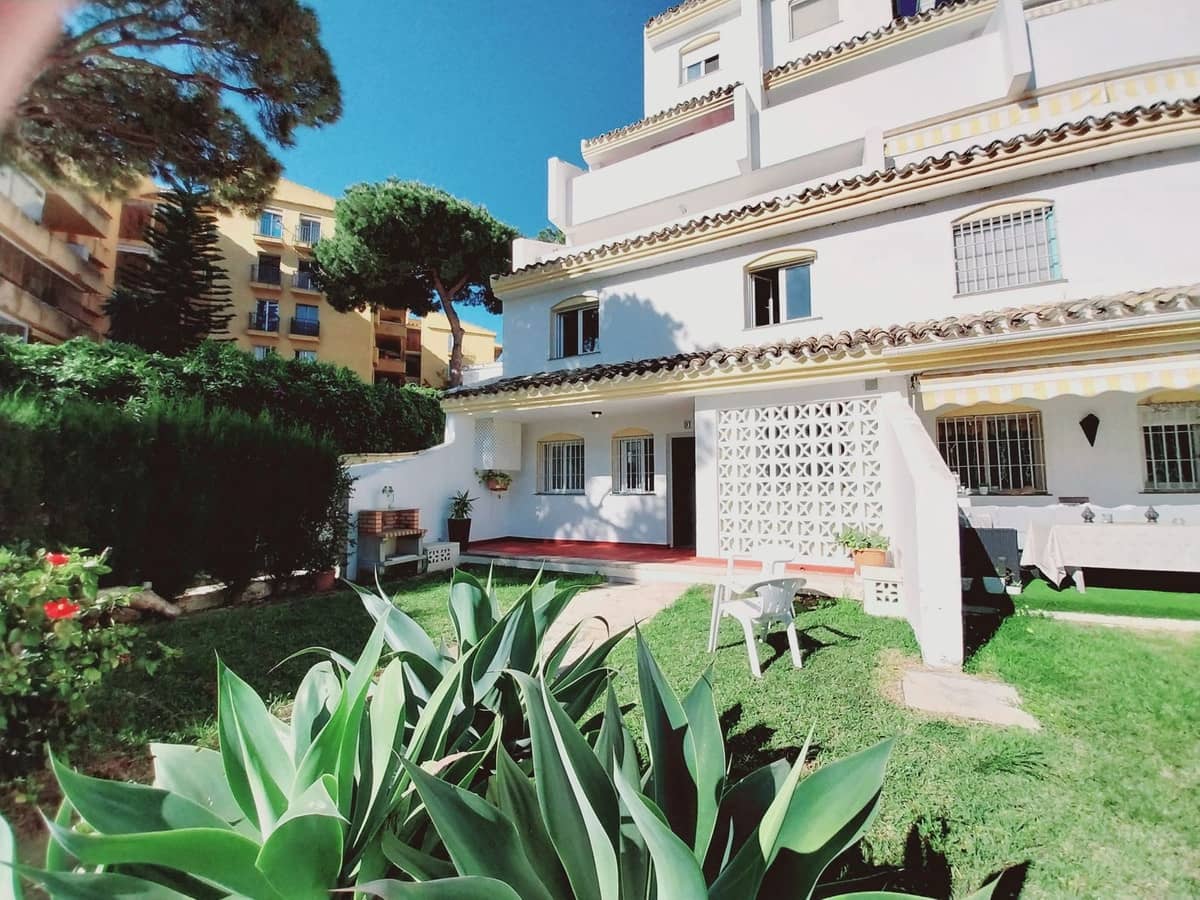 2 soveværelse Lejlighed til salg i Calahonda med swimmingpool - € 293.000 (Ref: 9347667)