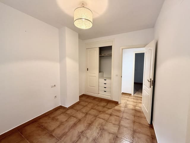 3 quarto Apartamento para venda em Calahonda, Mijas com piscina garagem - 256 000 € (Ref: 9348074)