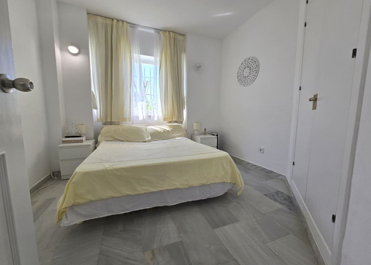 2 soveværelse Lejlighed til salg i Calahonda med swimmingpool garage - € 299.000 (Ref: 9348747)