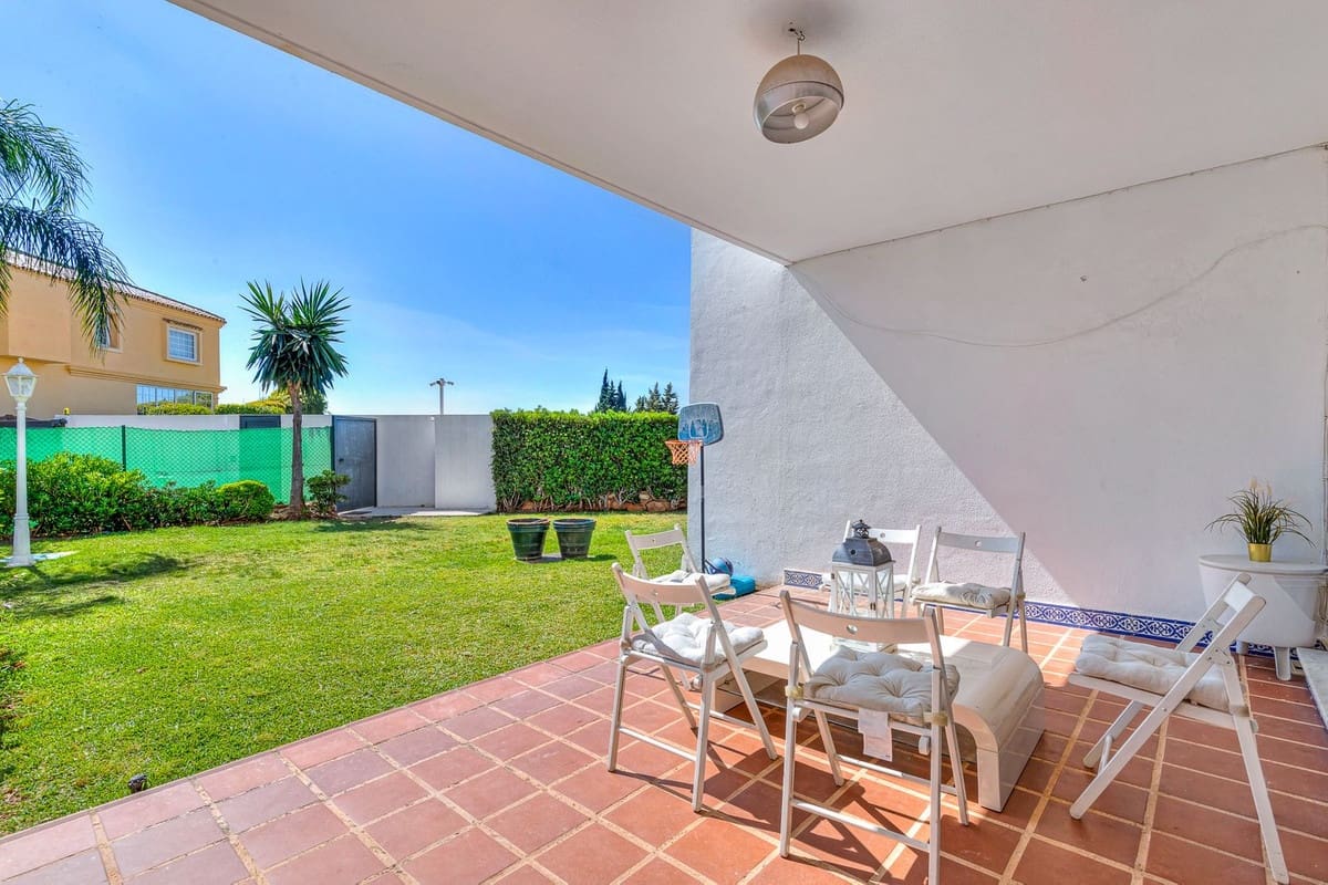 5 sypialnia Dom na sprzedaż w Calahonda z basenem garażem - 528 000 € (Ref: 9350192)